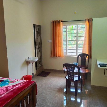 Oyo 8206 K J Residency Otel Maisur Dış mekan fotoğraf